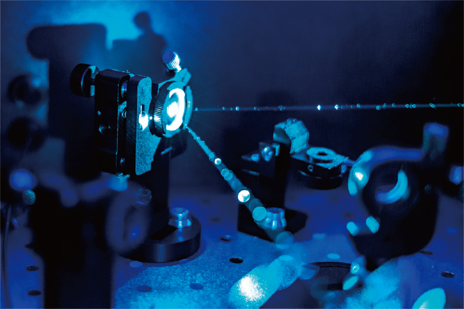 Spectral measurement solutions for MWIR pulsed laser development and evaluation